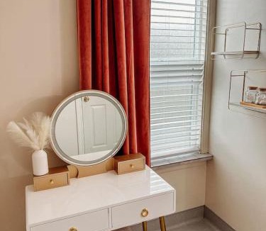 Lewiston House | Old World Charm River Views