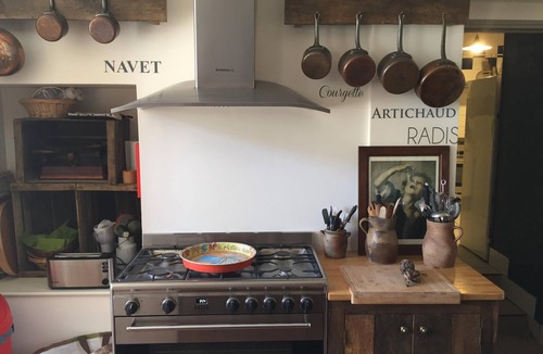Noyers-sur-Serein Cottage | Old xve 'hôtel-dieu' in one of the hundreds more beautiful village of france.