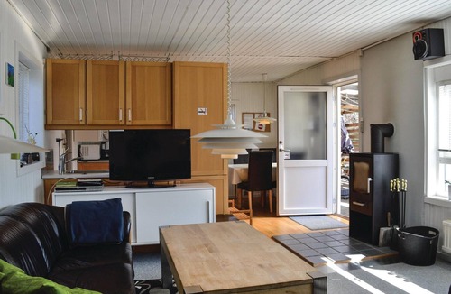 Dronningmolle House | Older, interestingly furnished cottage with extra large bathroom in Dronningmølles bird quarters.