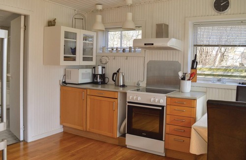 Dronningmolle House | Older, interestingly furnished cottage with extra large bathroom in Dronningmølles bird quarters.