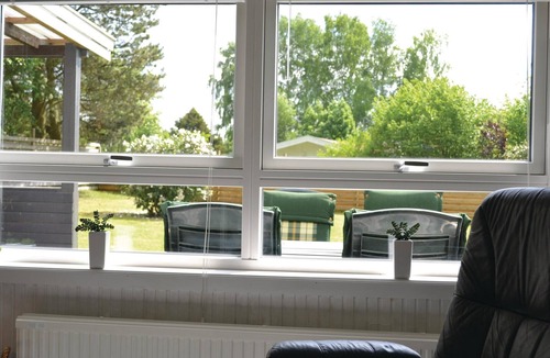 Dronningmolle House | Older, interestingly furnished cottage with extra large bathroom in Dronningmølles bird quarters.