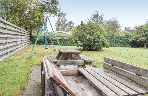 Dronningmolle House | Older, interestingly furnished cottage with extra large bathroom in Dronningmølles bird quarters.