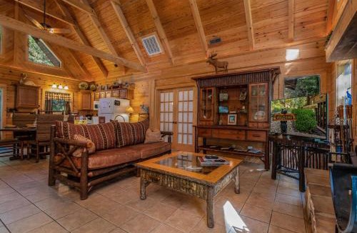 Branson Cedars House | Ole Hickory w/Firepit HotTub