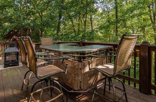 Branson Cedars House | Ole Hickory w/Firepit HotTub