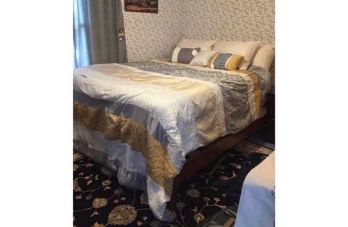 Dayton House | Ole Tyme B&B Warm setting with a country feel.