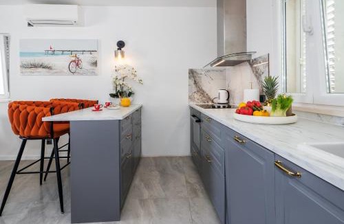 Cove Makarac (Milna) Apartment | Olea Mare Sutivan - in the centre with parking
