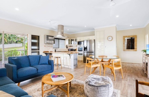 Yungaburra House | Oleander Escape Lake Front Retreat