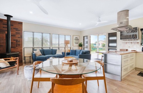 Yungaburra House | Oleander Escape Lake Front Retreat