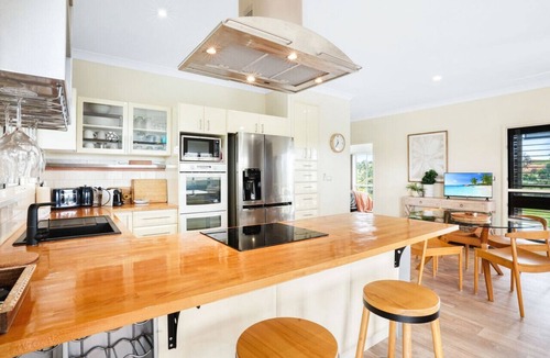 Yungaburra House | Oleander Escape Lake Front Retreat