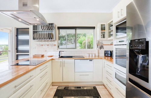 Yungaburra House | Oleander Escape Lake Front Retreat