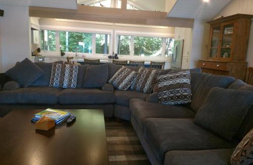 Minett House | Olga's Bay Lakehouse
