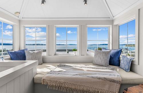 Algies Bay House | Oli Kai - Algies Bay Holiday Home