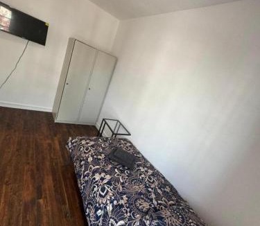 Poissy Bed & Breakfast | Oliasi Poissy