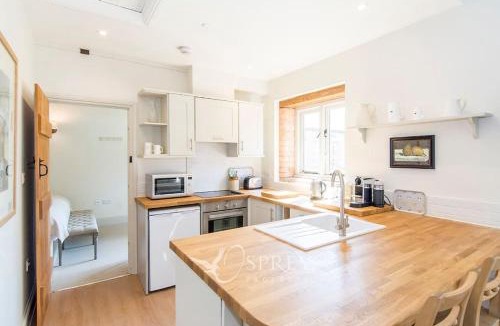Fotheringhay Apartment | Olive