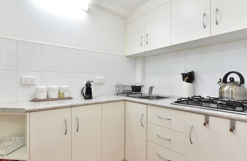 Pokolbin Cabin | Olive Grove 1 Studio with share pool in Central Vineyards