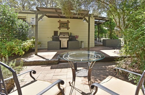 Pokolbin Cabin | Olive Grove 1 Studio with share pool in Central Vineyards