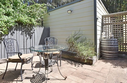 Pokolbin Cabin | Olive Grove 1 Studio with share pool in Central Vineyards