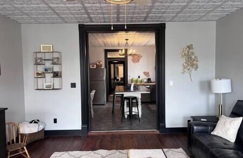 Hermann Apartment | Olive Hutch Upstairs Apartment