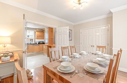 Henley-on-Thames House | Olive Tale - 3 Bed Townhouse with Parking
