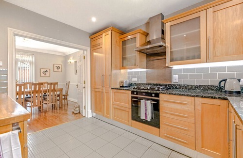 Henley-on-Thames House | Olive Tale - 3 Bed Townhouse with Parking