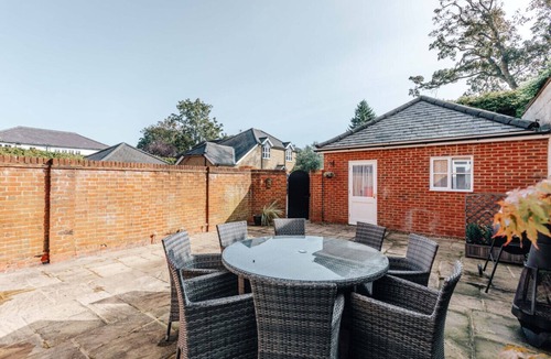 Henley-on-Thames House | Olive Tale - 3 Bed Townhouse with Parking