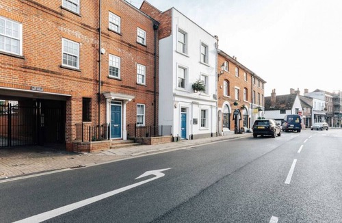 Henley-on-Thames House | Olive Tale - 3 Bed Townhouse with Parking