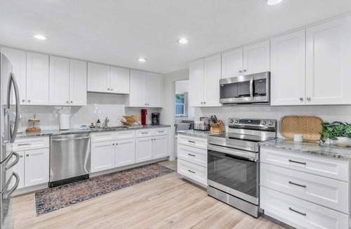 Sarasota House | Olive Tree Oasis | 4/2 w/Hot Tub + Heated Pool