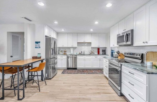 Sarasota House | Olive Tree Oasis | 4/2 w/Hot Tub + Heated Pool