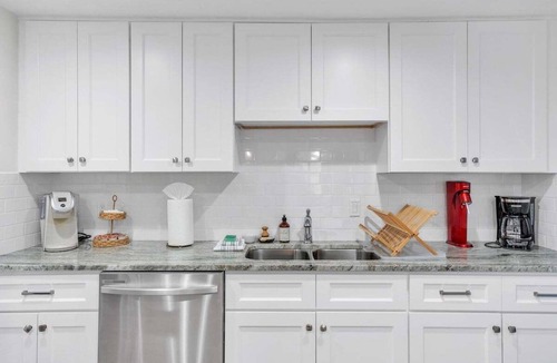 Sarasota House | Olive Tree Oasis | 4/2 w/Hot Tub + Heated Pool