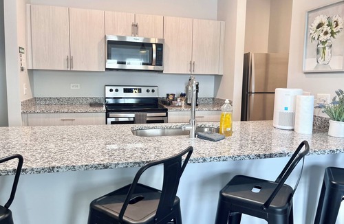Speedway Apartment | Oliver Capital- Chic, Relaxing Suite