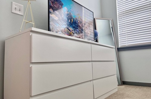 Speedway Apartment | Oliver Capital- Chic, Relaxing Suite
