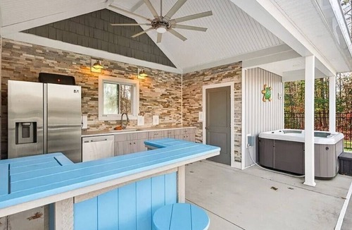 New Kent House | Olivet Oasis - saltwater pool, hot tub, pond, walking trails, game room