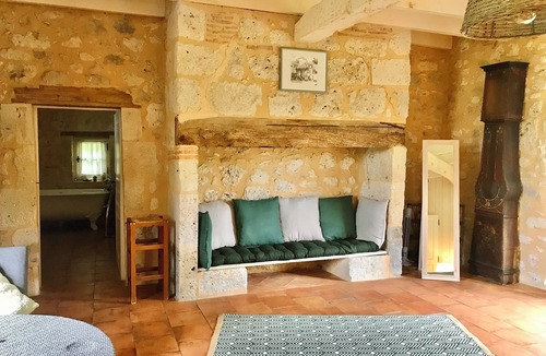 Lusignan-Petit Bed & Breakfast | Olivier guest room