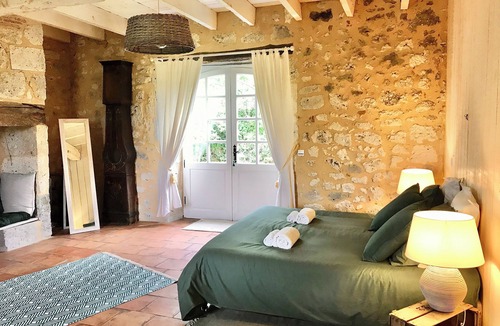 Lusignan-Petit Bed & Breakfast | Olivier guest room