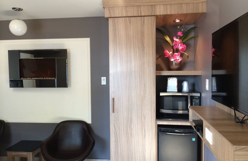 Laval Hotel | Olux Hotel Motel & Suites