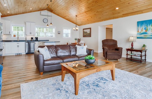 Town of Varick House | Olver Farm Cottage - Newly built cottage only feet from the shores of Cayuga Lake!