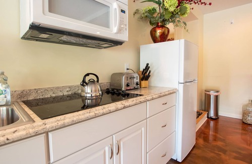 Town of Varick Cottage | Olver Farm Guest House : Park-Like Setting