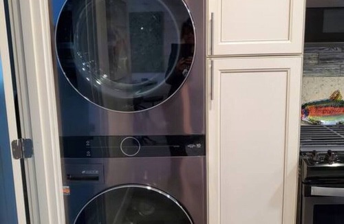 East Olympia House | Olympia Hideaway- Classy, Cozy and Chic!