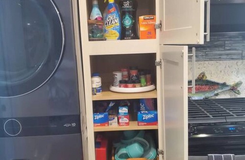 East Olympia House | Olympia Hideaway- Classy, Cozy and Chic!