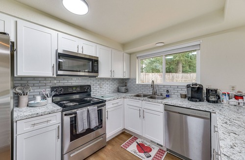 Tanglewilde-Thompson Place House | Olympia Home w/Deck ~ 7 Mi to Amtrak Train!