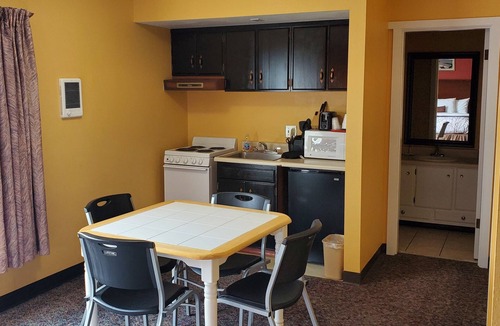 Aberdeen Hotel | Olympic Inn & Suites