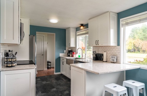 Forks House | 𓇻 Olympic Park Haven w/HotTub, Fire Pit, Grill, Arcade, HUGE Yard