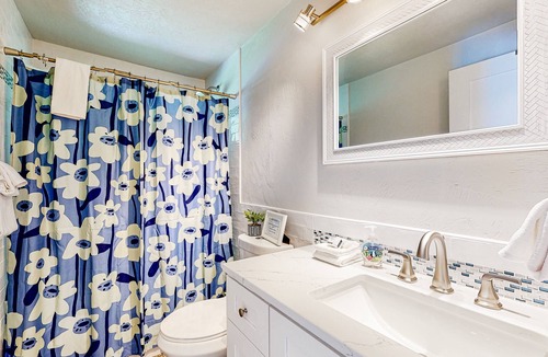 Lilliwaup House | Olympic Peninsula home with private patio, deck, & W/D