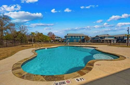 Gruene Condo | OM A5 River Float Haus on the Gruene