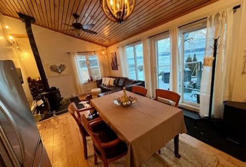 Saint-Laurent-de-l'ile d'Orleans Ski Chalet | Om chalet 2 avec spa et foyer bordé du fleuve