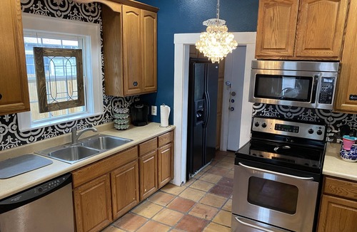 Abilene House | Oma's House on Orange (Pet Friendly)