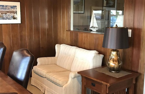 Lakeville House | Oma's Lakefront Home