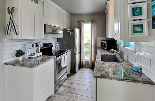 Sailhouse Condo | Oma's Place | Lighted Pier and Pool Access!