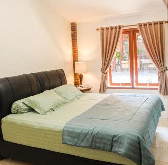 Sewon House | Omah Ralin Family Homestay with Spacious Joglo House
