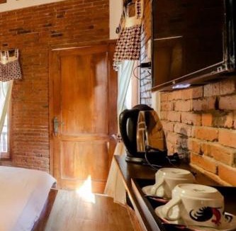 Bangunjiwo House | Omah Teras Bata Guesthouse